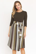 Load image into Gallery viewer, Plus Quarter Sleeve Stripe Sash Midi Dress
